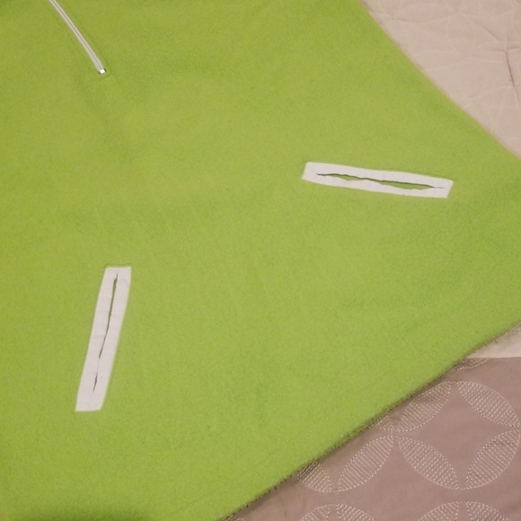 FREE - Comfy bright green sweater - Picture 2 of 3